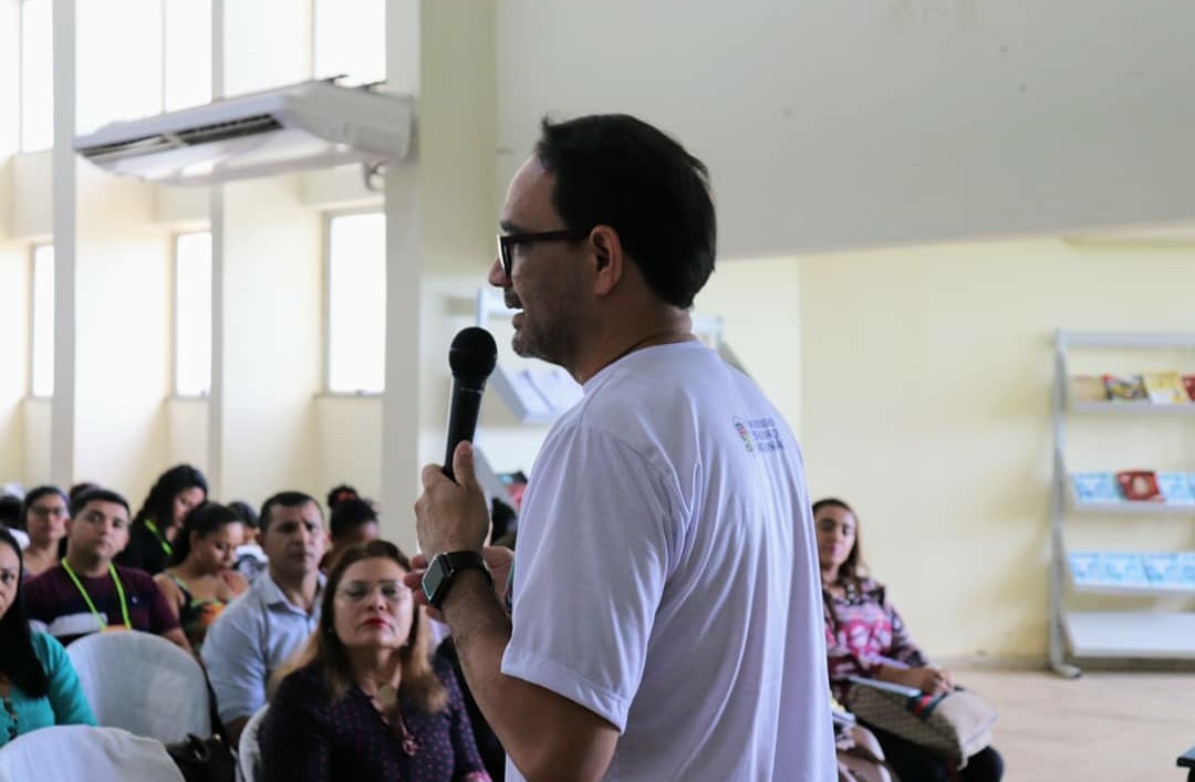 Pró-Reitor Roberto Serra ministra oficina sobre Produção Científica e apresenta Agência Marandu ao Campus de Bacabal